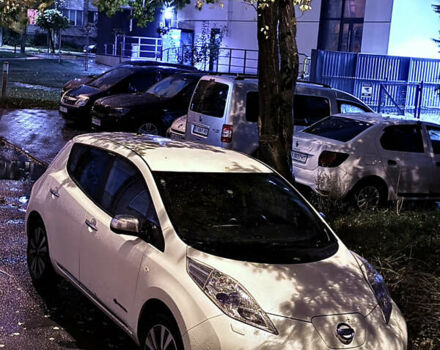 Белый Ниссан Лиф, объемом двигателя 0 л и пробегом 115 тыс. км за 6400 $, фото 14 на Automoto.ua