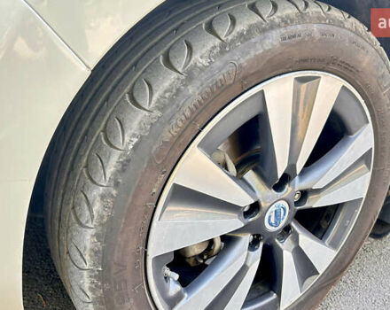 Білий Ніссан Ліф, об'ємом двигуна 0 л та пробігом 150 тис. км за 6800 $, фото 10 на Automoto.ua