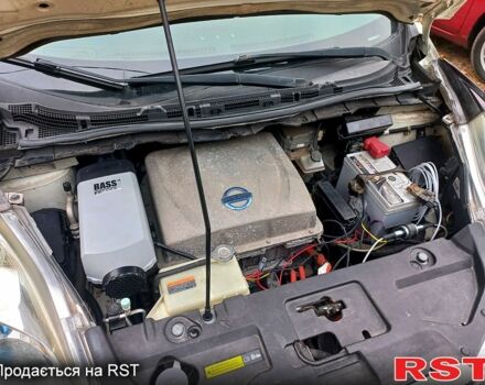 Белый Ниссан Лиф, объемом двигателя 0 л и пробегом 213 тыс. км за 5500 $, фото 7 на Automoto.ua