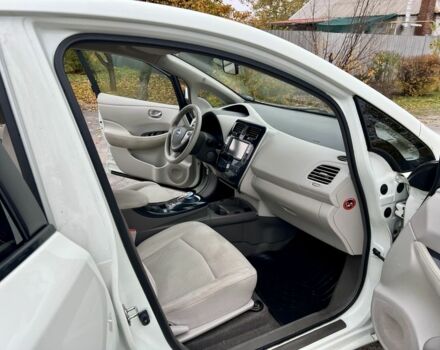 Белый Ниссан Лиф, объемом двигателя 0 л и пробегом 140 тыс. км за 4950 $, фото 19 на Automoto.ua