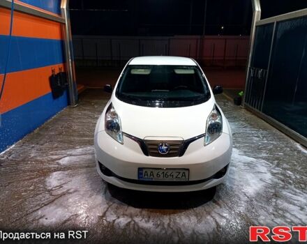 Белый Ниссан Лиф, объемом двигателя 0 л и пробегом 213 тыс. км за 5500 $, фото 1 на Automoto.ua