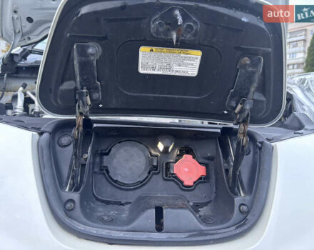 Белый Ниссан Лиф, объемом двигателя 0 л и пробегом 145 тыс. км за 6799 $, фото 25 на Automoto.ua