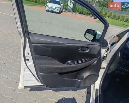 Белый Ниссан Лиф, объемом двигателя 0 л и пробегом 147 тыс. км за 7599 $, фото 13 на Automoto.ua