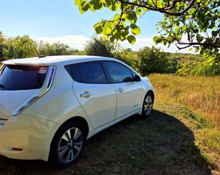 Белый Ниссан Лиф, объемом двигателя 0 л и пробегом 219 тыс. км за 7500 $, фото 10 на Automoto.ua