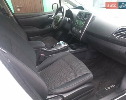 Білий Ніссан Ліф, об'ємом двигуна 0 л та пробігом 130 тис. км за 5500 $, фото 8 на Automoto.ua