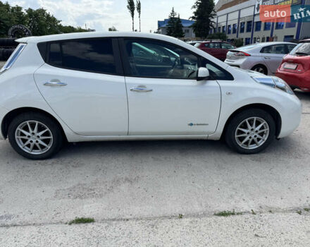 Білий Ніссан Ліф, об'ємом двигуна 0 л та пробігом 96 тис. км за 7600 $, фото 1 на Automoto.ua