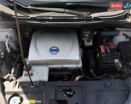 Білий Ніссан Ліф, об'ємом двигуна 0 л та пробігом 64 тис. км за 9900 $, фото 7 на Automoto.ua