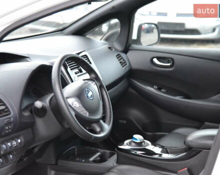 Белый Ниссан Лиф, объемом двигателя 0 л и пробегом 124 тыс. км за 5800 $, фото 12 на Automoto.ua