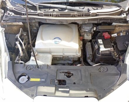 Белый Ниссан Лиф, объемом двигателя 0 л и пробегом 96 тыс. км за 7500 $, фото 12 на Automoto.ua