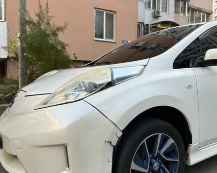 Белый Ниссан Лиф, объемом двигателя 0 л и пробегом 136 тыс. км за 4999 $, фото 8 на Automoto.ua