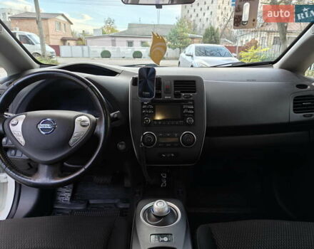 Белый Ниссан Лиф, объемом двигателя 0 л и пробегом 118 тыс. км за 7599 $, фото 28 на Automoto.ua