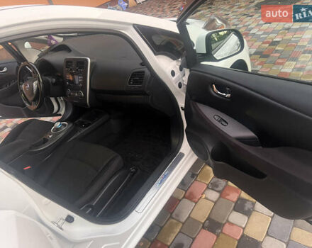 Белый Ниссан Лиф, объемом двигателя 0 л и пробегом 125 тыс. км за 6000 $, фото 12 на Automoto.ua
