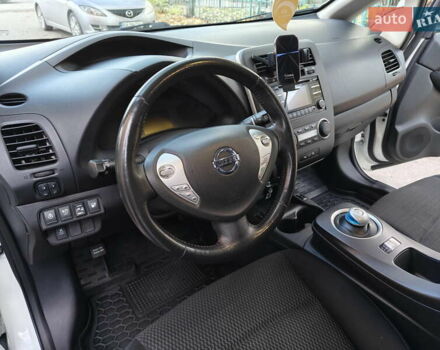 Белый Ниссан Лиф, объемом двигателя 0 л и пробегом 118 тыс. км за 7599 $, фото 24 на Automoto.ua