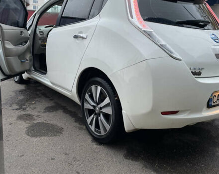 Белый Ниссан Лиф, объемом двигателя 0 л и пробегом 149 тыс. км за 9500 $, фото 6 на Automoto.ua