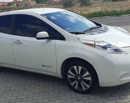 Белый Ниссан Лиф, объемом двигателя 0 л и пробегом 56 тыс. км за 10500 $, фото 6 на Automoto.ua