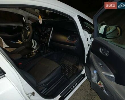 Белый Ниссан Лиф, объемом двигателя 0 л и пробегом 170 тыс. км за 6300 $, фото 10 на Automoto.ua