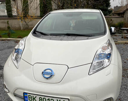 Білий Ніссан Ліф, об'ємом двигуна 0 л та пробігом 179 тис. км за 6800 $, фото 1 на Automoto.ua