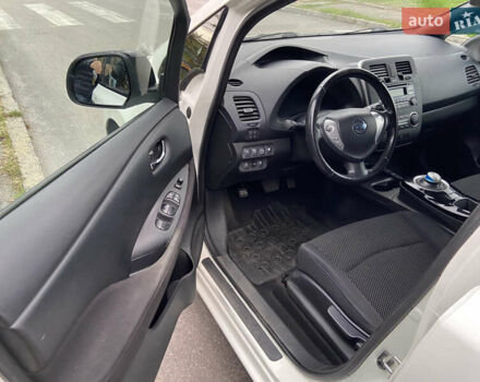 Белый Ниссан Лиф, объемом двигателя 0 л и пробегом 223 тыс. км за 5900 $, фото 14 на Automoto.ua