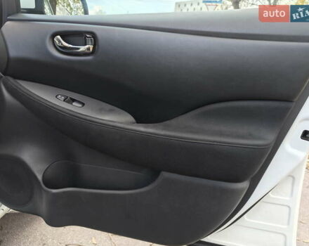 Белый Ниссан Лиф, объемом двигателя 0 л и пробегом 118 тыс. км за 7599 $, фото 47 на Automoto.ua