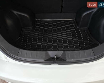 Белый Ниссан Лиф, объемом двигателя 0 л и пробегом 118 тыс. км за 7599 $, фото 58 на Automoto.ua