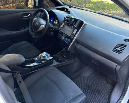 Белый Ниссан Лиф, объемом двигателя 0 л и пробегом 136 тыс. км за 4999 $, фото 12 на Automoto.ua