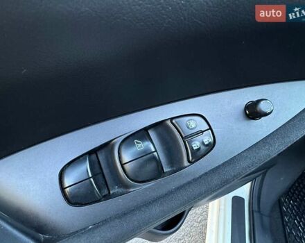 Белый Ниссан Лиф, объемом двигателя 0 л и пробегом 69 тыс. км за 7599 $, фото 12 на Automoto.ua