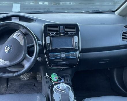 Ниссан Лиф 2014 в Виннице на Automoto.ua Белый Ниссан Лиф, объемом двигателя 0 л и пробегом 132 тыс. км за 5700 $, фото 9 на Automoto.ua