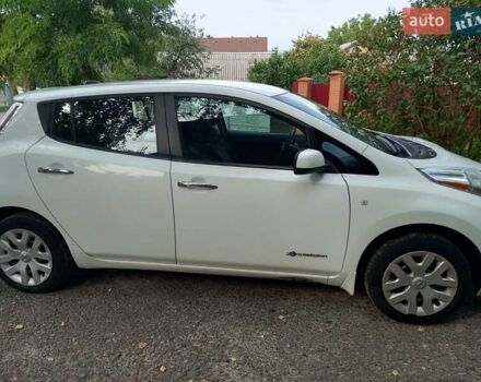 Белый Ниссан Лиф, объемом двигателя 0 л и пробегом 205 тыс. км за 5500 $, фото 2 на Automoto.ua