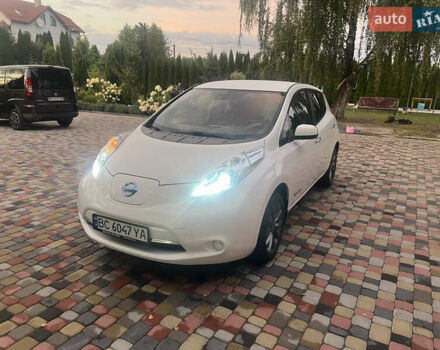 Белый Ниссан Лиф, объемом двигателя 0 л и пробегом 125 тыс. км за 6000 $, фото 1 на Automoto.ua