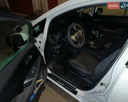 Белый Ниссан Лиф, объемом двигателя 0 л и пробегом 170 тыс. км за 6300 $, фото 3 на Automoto.ua