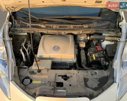 Білий Ніссан Ліф, об'ємом двигуна 0 л та пробігом 145 тис. км за 6950 $, фото 24 на Automoto.ua