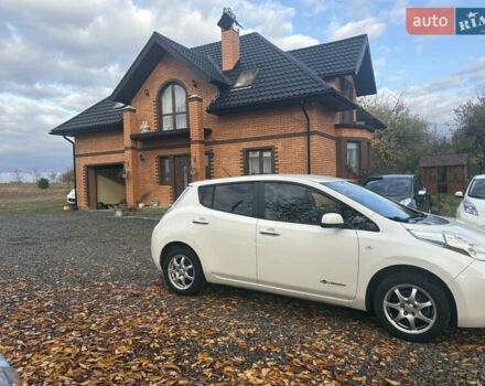 Белый Ниссан Лиф, объемом двигателя 0 л и пробегом 122 тыс. км за 6200 $, фото 2 на Automoto.ua