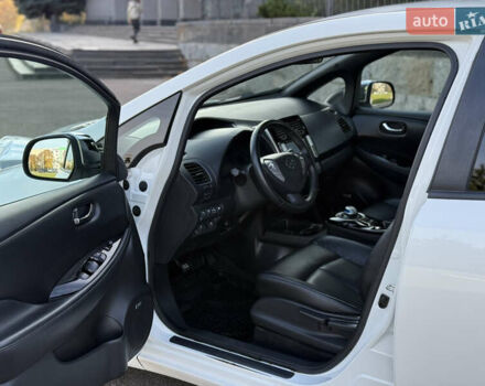 Белый Ниссан Лиф, объемом двигателя 0 л и пробегом 144 тыс. км за 7250 $, фото 12 на Automoto.ua