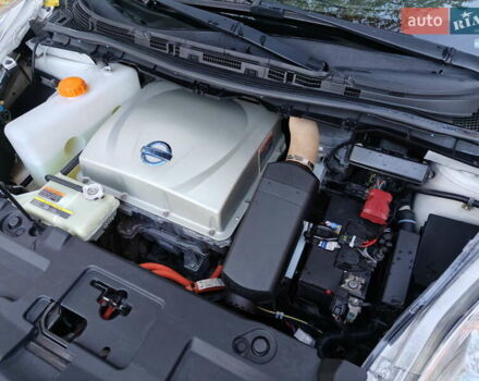 Белый Ниссан Лиф, объемом двигателя 0 л и пробегом 118 тыс. км за 7599 $, фото 63 на Automoto.ua