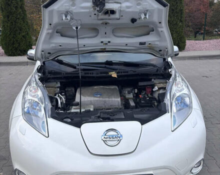 Белый Ниссан Лиф, объемом двигателя 0 л и пробегом 145 тыс. км за 6799 $, фото 23 на Automoto.ua