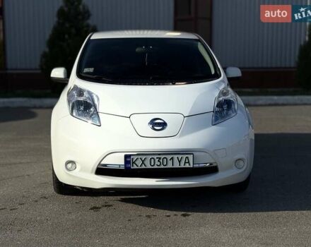 Білий Ніссан Ліф, об'ємом двигуна 0 л та пробігом 60 тис. км за 7500 $, фото 1 на Automoto.ua