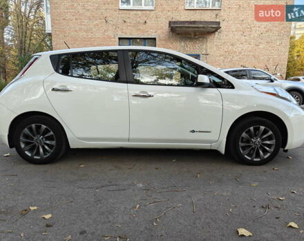 Белый Ниссан Лиф, объемом двигателя 0 л и пробегом 118 тыс. км за 7599 $, фото 4 на Automoto.ua