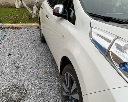 Білий Ніссан Ліф, об'ємом двигуна 0 л та пробігом 179 тис. км за 6800 $, фото 2 на Automoto.ua