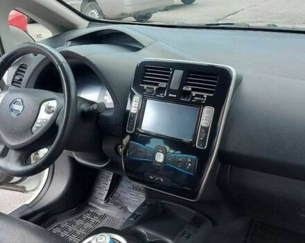 Белый Ниссан Лиф, объемом двигателя 0 л и пробегом 170 тыс. км за 6600 $, фото 5 на Automoto.ua