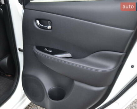 Белый Ниссан Лиф, объемом двигателя 0 л и пробегом 124 тыс. км за 5800 $, фото 19 на Automoto.ua