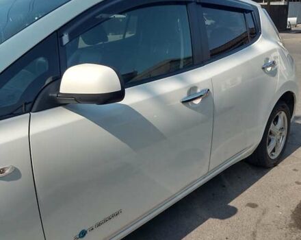 Белый Ниссан Лиф, объемом двигателя 0 л и пробегом 112 тыс. км за 8100 $, фото 2 на Automoto.ua