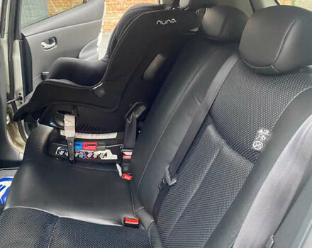 Білий Ніссан Ліф, об'ємом двигуна 0 л та пробігом 179 тис. км за 6800 $, фото 17 на Automoto.ua