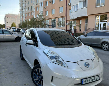 Белый Ниссан Лиф, объемом двигателя 0 л и пробегом 136 тыс. км за 4999 $, фото 1 на Automoto.ua