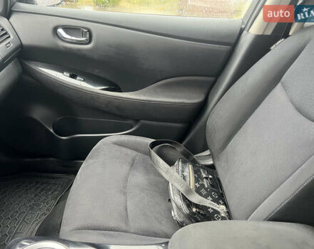 Белый Ниссан Лиф, объемом двигателя 0 л и пробегом 101 тыс. км за 8200 $, фото 26 на Automoto.ua