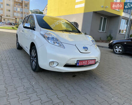 Белый Ниссан Лиф, объемом двигателя 0 л и пробегом 112 тыс. км за 7599 $, фото 6 на Automoto.ua