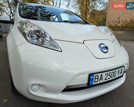 Белый Ниссан Лиф, объемом двигателя 0 л и пробегом 118 тыс. км за 7599 $, фото 22 на Automoto.ua