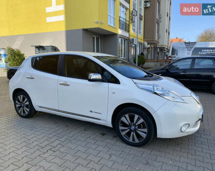 Белый Ниссан Лиф, объемом двигателя 0 л и пробегом 112 тыс. км за 7599 $, фото 5 на Automoto.ua