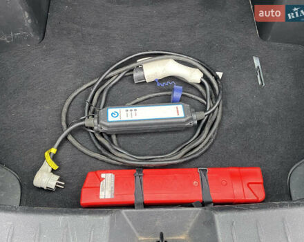 Белый Ниссан Лиф, объемом двигателя 0 л и пробегом 223 тыс. км за 5900 $, фото 19 на Automoto.ua