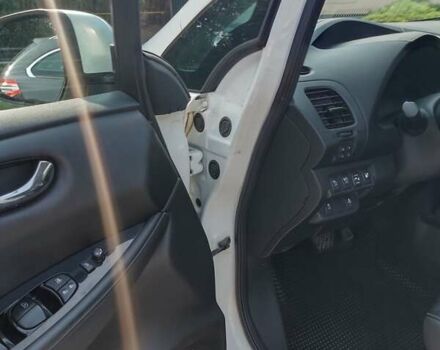 Белый Ниссан Лиф, объемом двигателя 0 л и пробегом 112 тыс. км за 8100 $, фото 10 на Automoto.ua