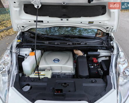 Белый Ниссан Лиф, объемом двигателя 0 л и пробегом 118 тыс. км за 7599 $, фото 61 на Automoto.ua